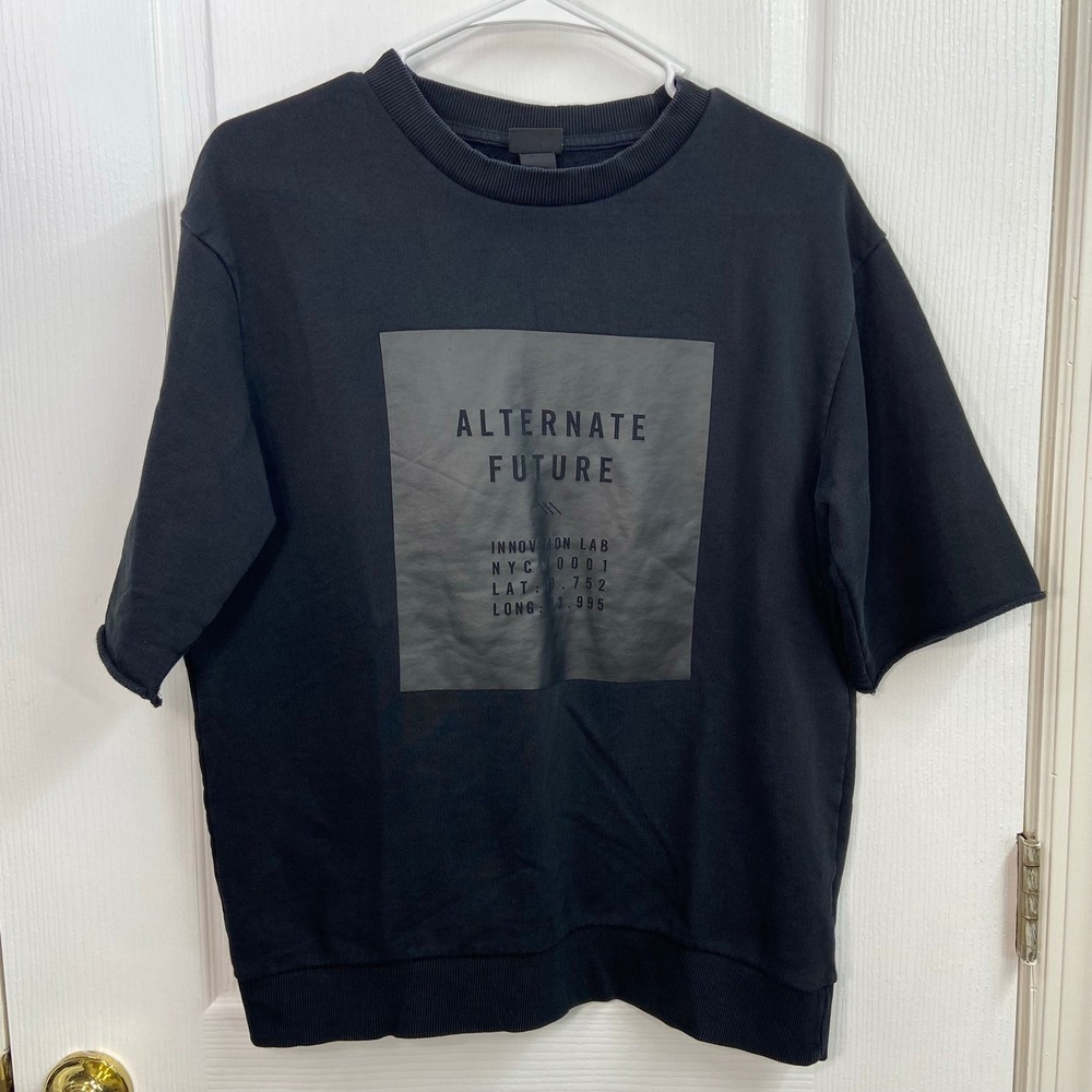 H&M black thick knit short sleeve Crewcut decal 100% cotton relaxed casual shirt